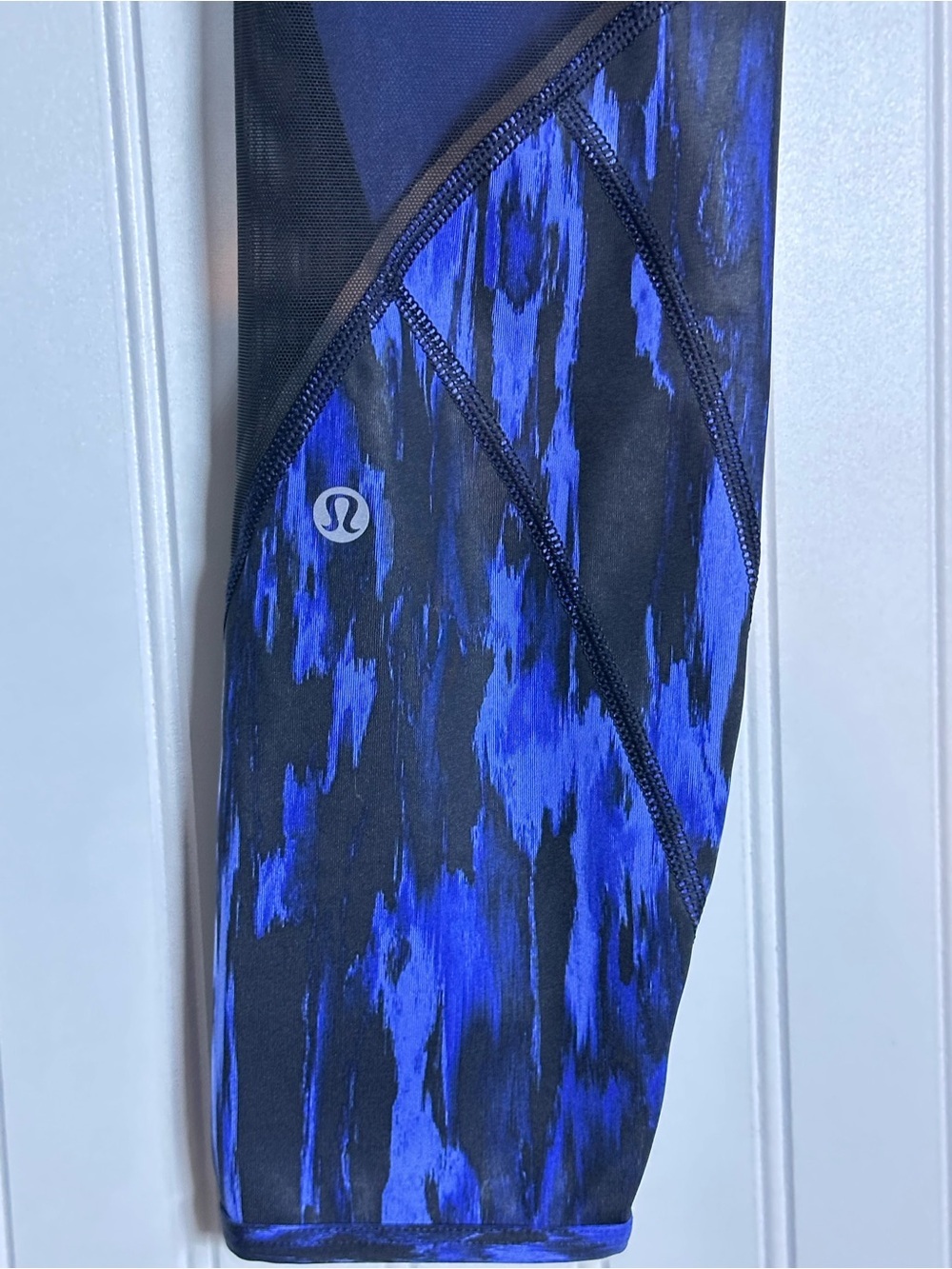 Lululemon All Meshed Up 7/8 Tight size 6 Black Blue Mesh Athletic Wear - Picture 11 of 14